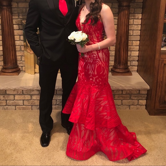 Dave and Johnny red prom dress - Picture 2 of 5